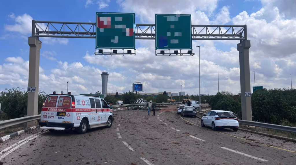 Míssil dos houthis atinge área próxima a aeroporto de Israel e deixa feridos