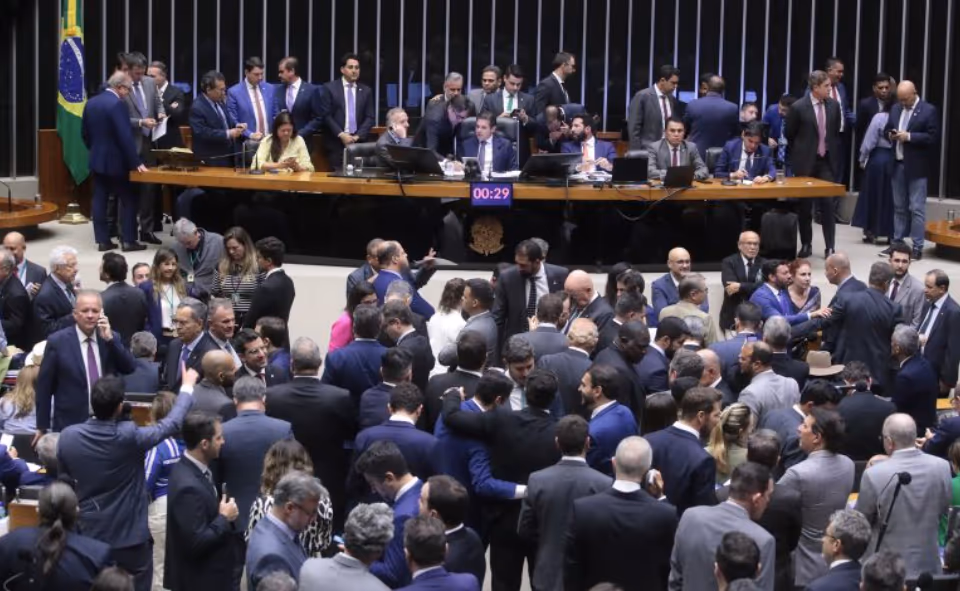 Crusoé: Os partidos que mais apoiam o aumento do número de deputados