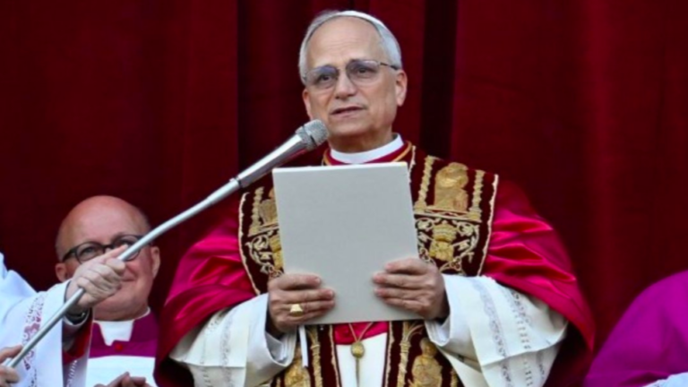 Papa Leão XIV celebra primeira missa como pontífice e cita Concílio Vaticano II