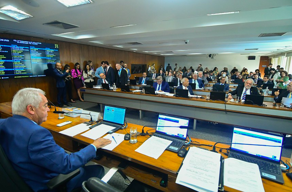 Crusoé: Unificar eleições é risco para a democracia