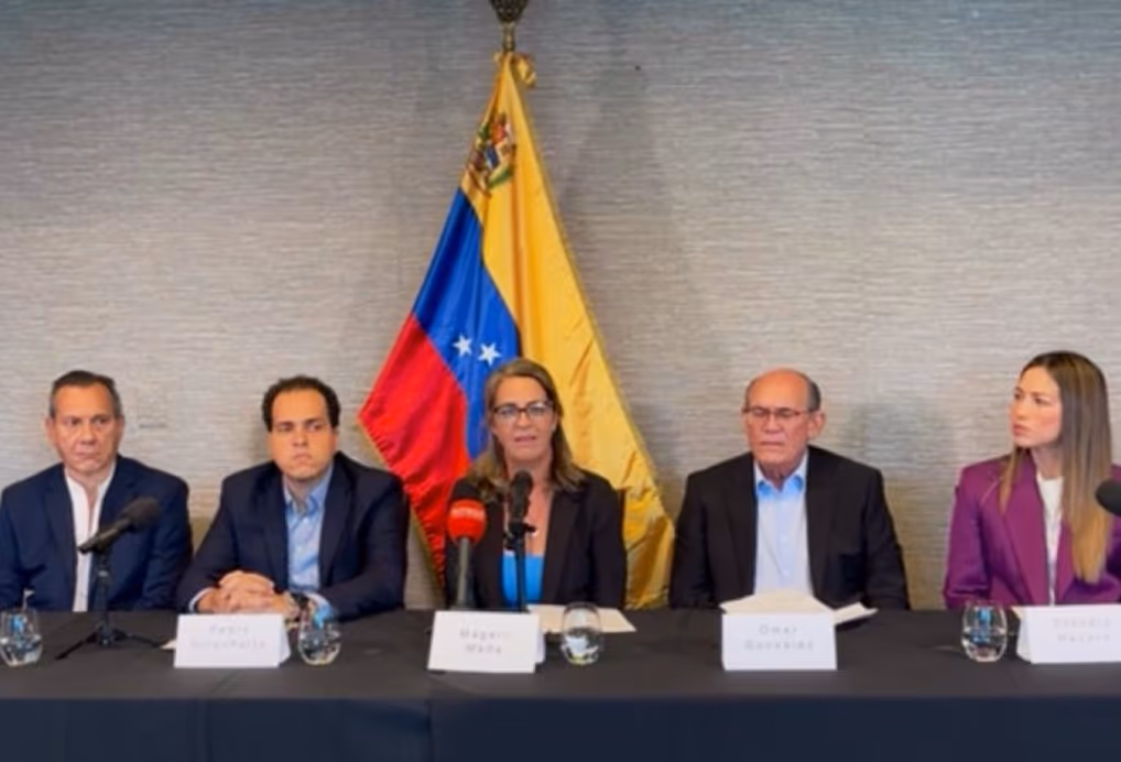 Opositores a Maduro falam em “resgate espetacular” para fugir da Venezuela