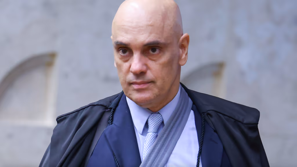 “Não é neutro, imparcial e transparente”, diz Moraes sobre big techs