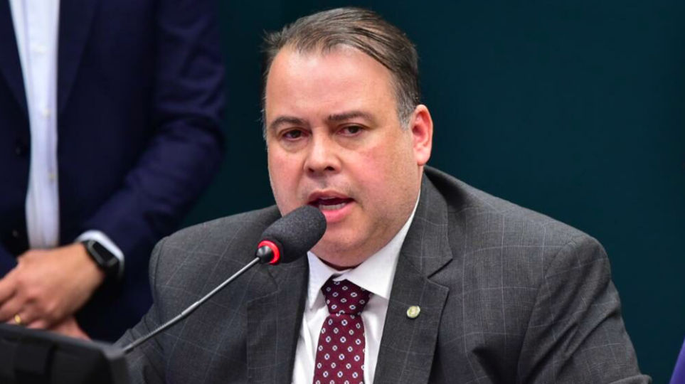Crusoé: “Regular as redes não é prioridade”