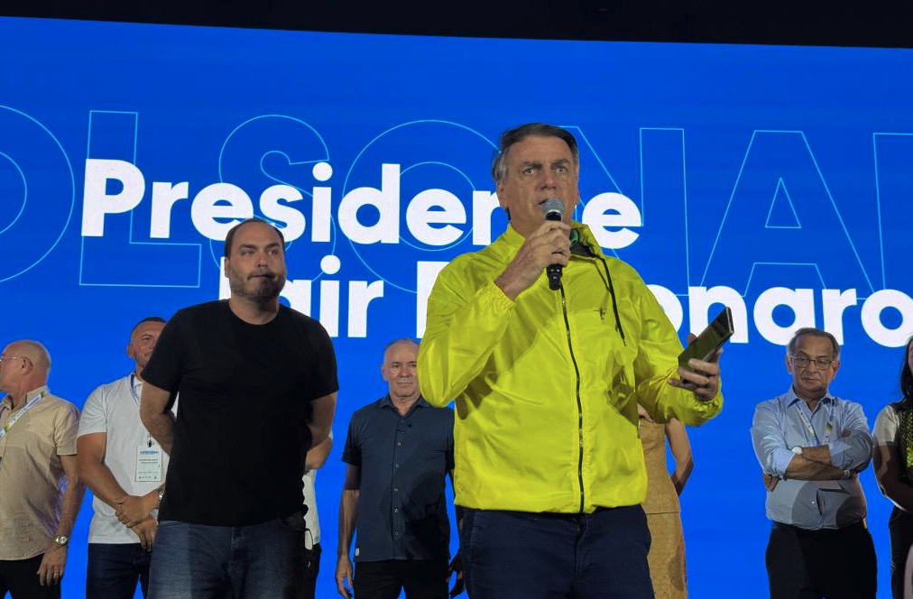 Eduardo seria preso se estivesse no Brasil, diz Bolsonaro