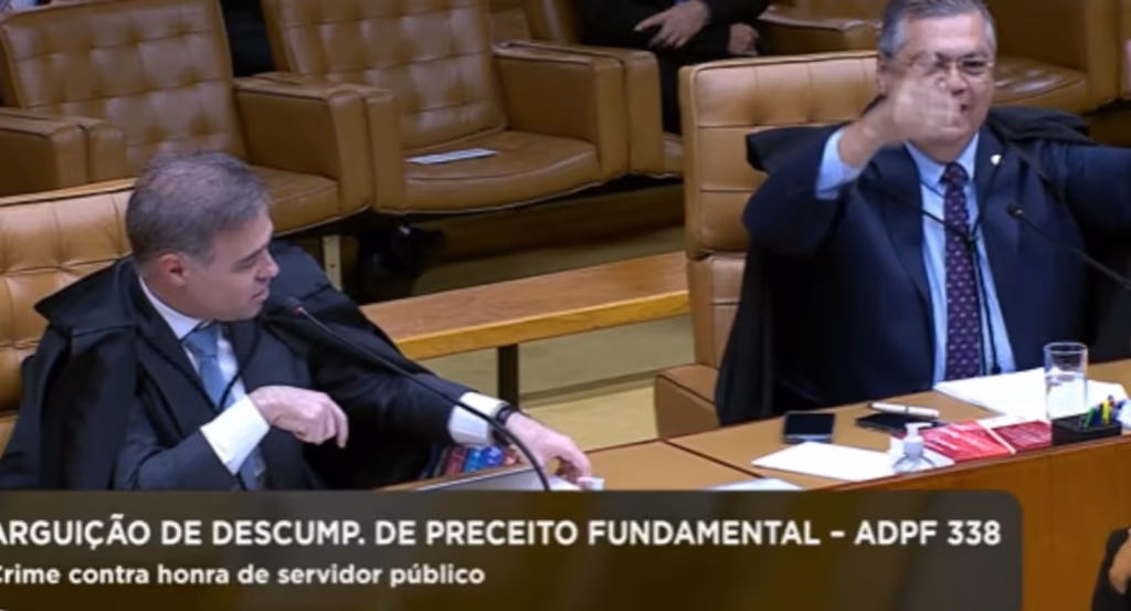 Mendonça e Dino discutem sobre aumento de pena por ofensas a ministros