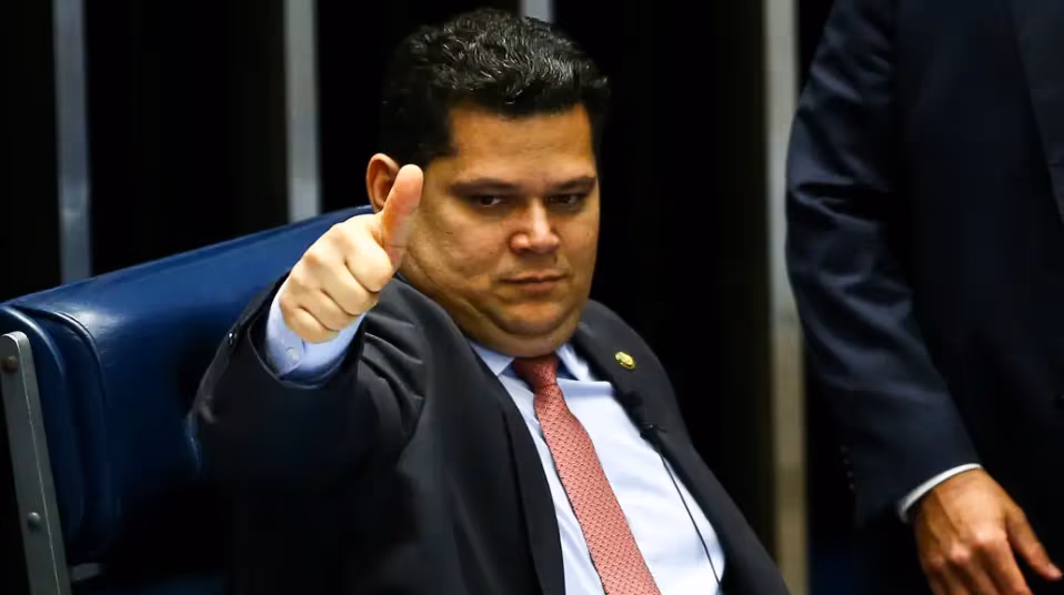 Alcolumbre quer pautar neste mês projeto para aumentar número de deputados
