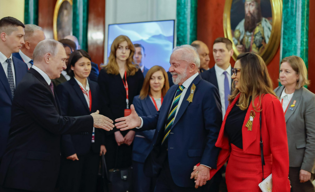 Crusoé: Lula usa símbolo adotado por Putin em invasão à Ucrânia