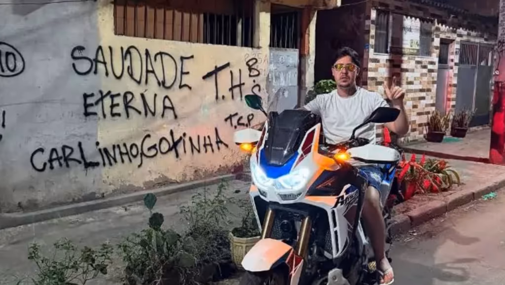 Cantor famoso homenageia traficante Gotinha com tiros para o alto