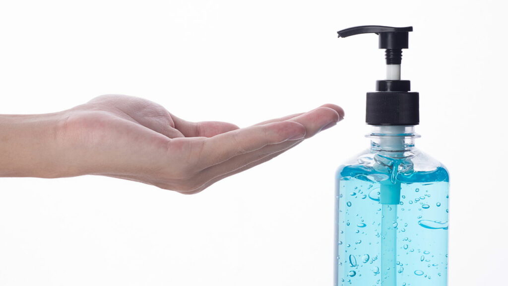 Cheirar álcool faz mal? Especialista explicam os riscos