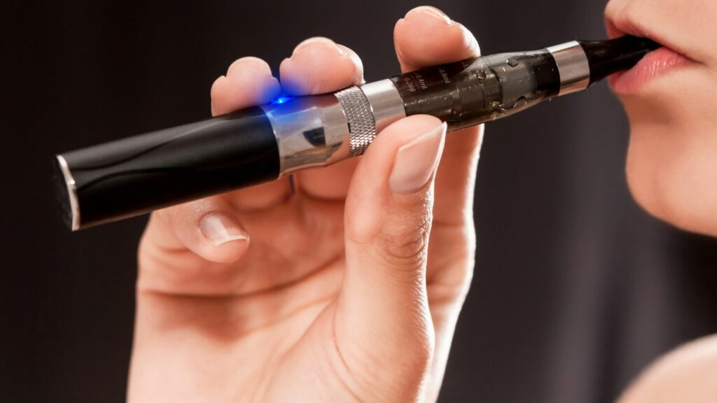 Riscos do vape que podem ser tão perigosos quanto o cigarro comum