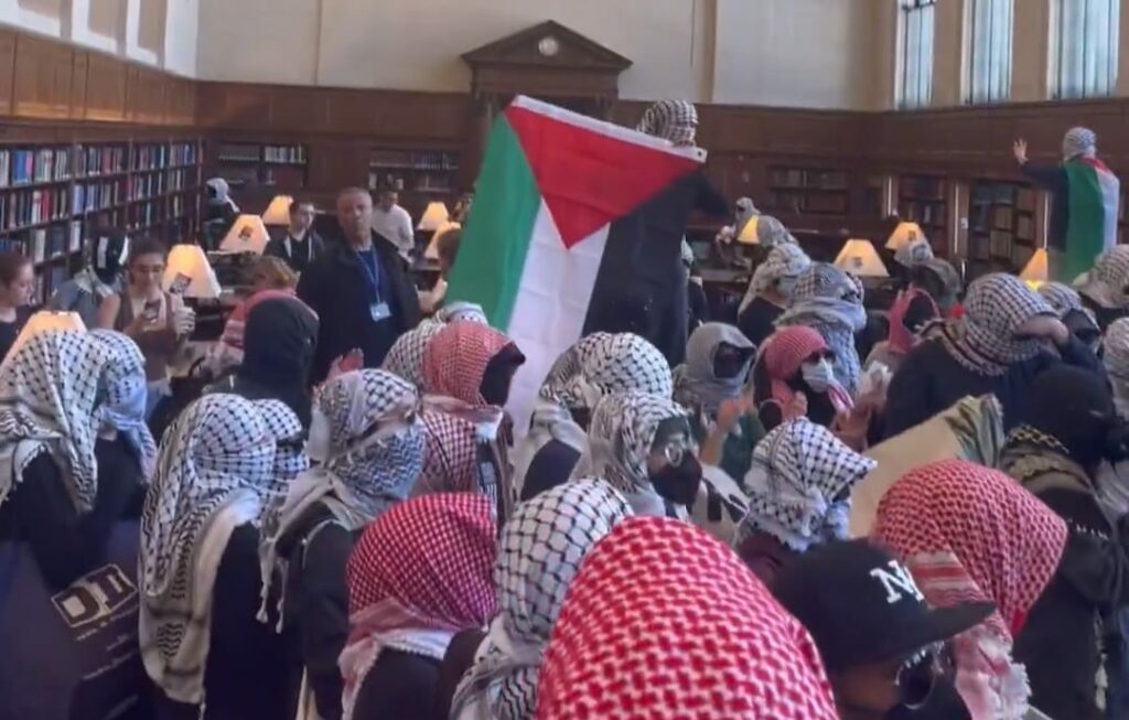 Columbia: Diplomas queimados, caos e gritos pró-Hamas em formatura