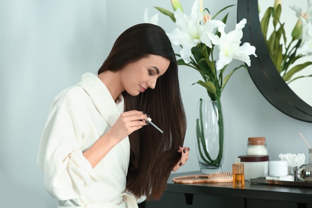 5 maneiras eficientes de usar óleo para cabelo