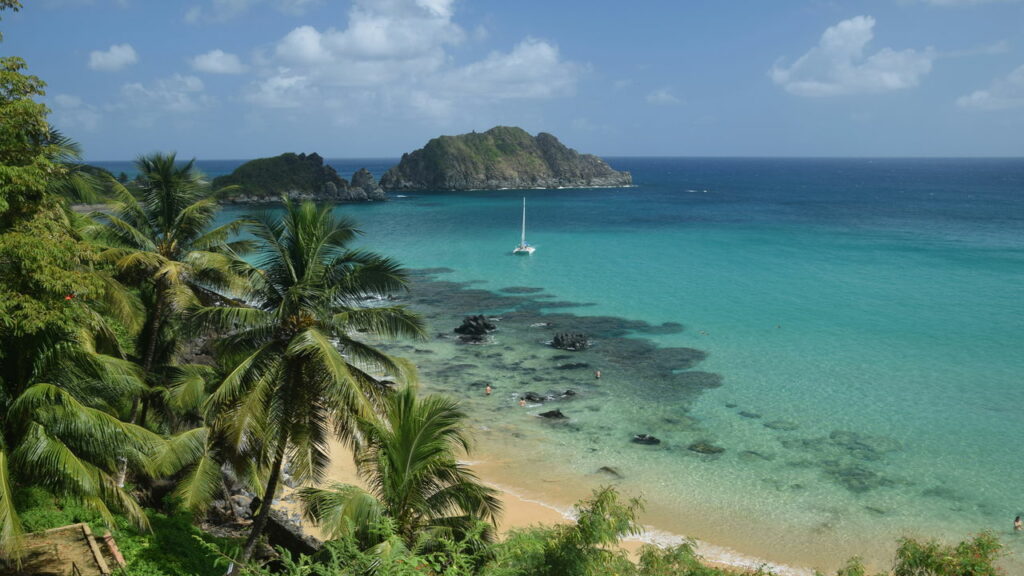 Três cidades de praia no Brasil que surpreendem em 2025