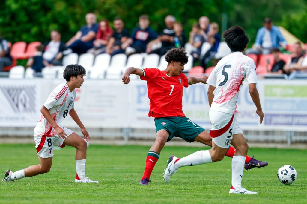 Filho de Cristiano Ronaldo estreia pela Seleção de Portugal sob os olhares do mundo