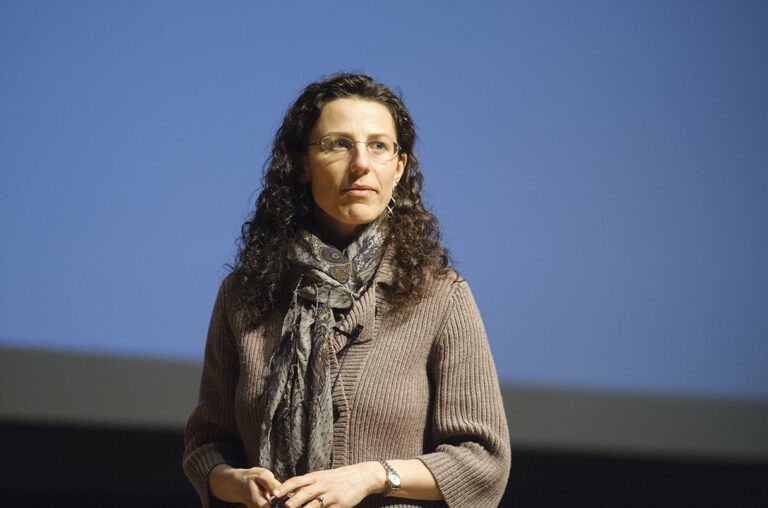 Pesquisadora famosa por estudar desonestidade é demitida de Harvard por fraude