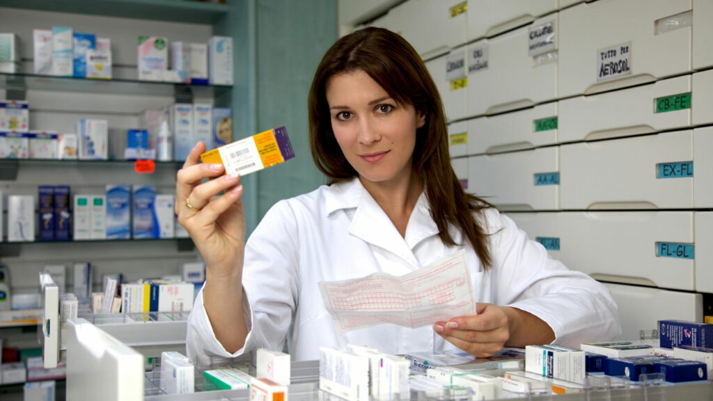 Funcionamento de farmácias é condicionado a presença de farmacêutico