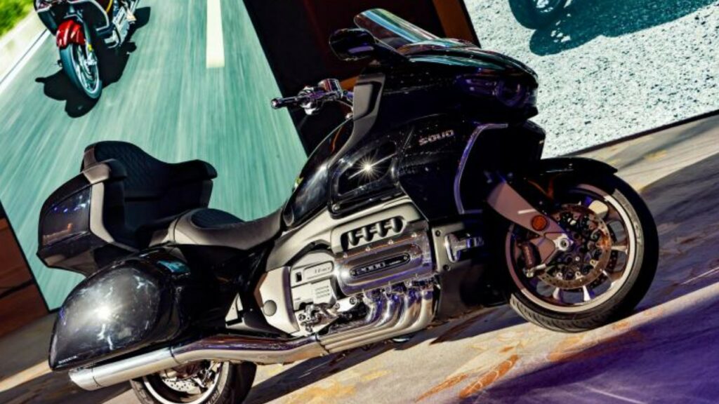 Lenda japonesa ou novidade chinesa? O embate que agita o mundo das motos premium