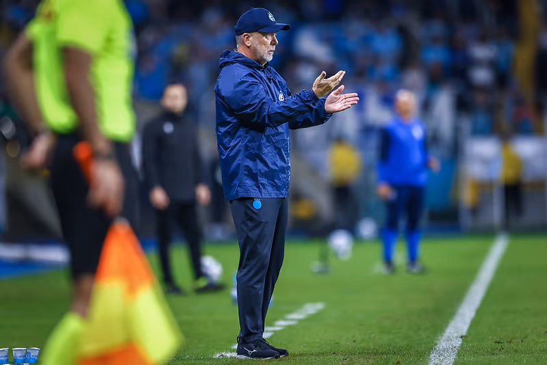 Grêmio é eliminado pelo CSA, mas Mano diz ver time em evolução