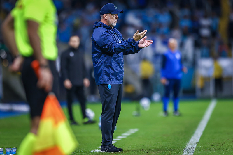 Grêmio é eliminado pelo CSA, mas Mano diz ver time em evolução