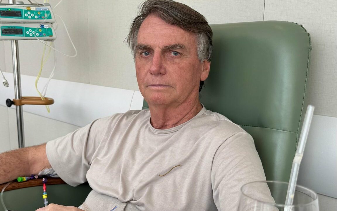 Após deixar a UTI, Bolsonaro segue “estável clinicamente”