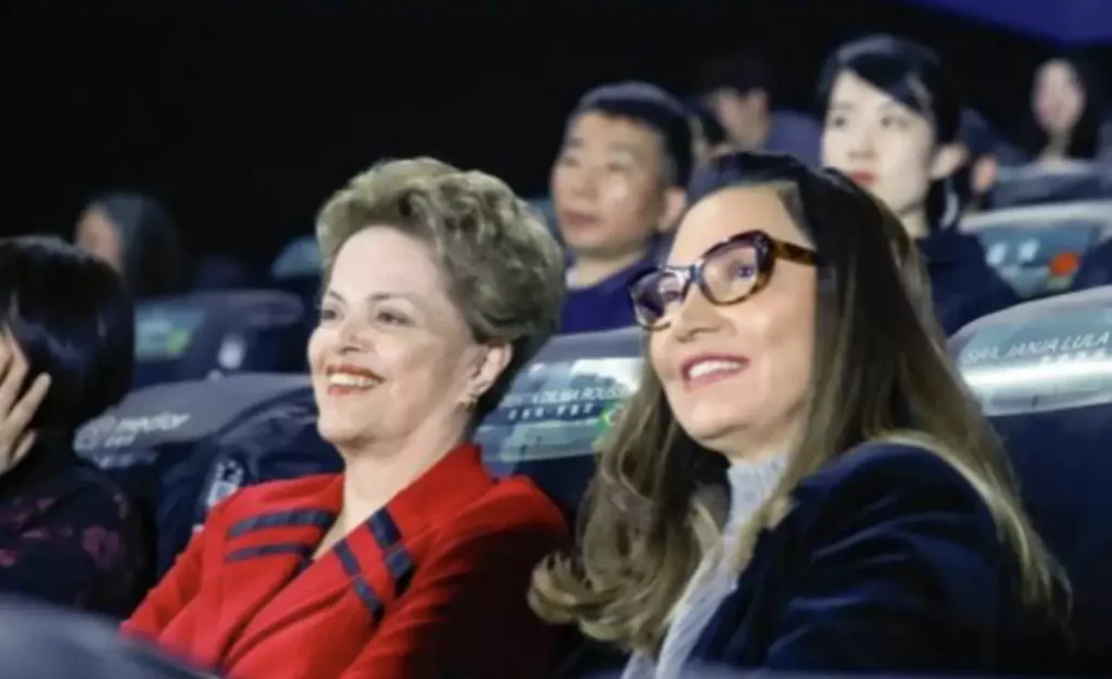 Janja e Dilma juntinhas na estreia de ‘Ainda Estou Aqui’ na China