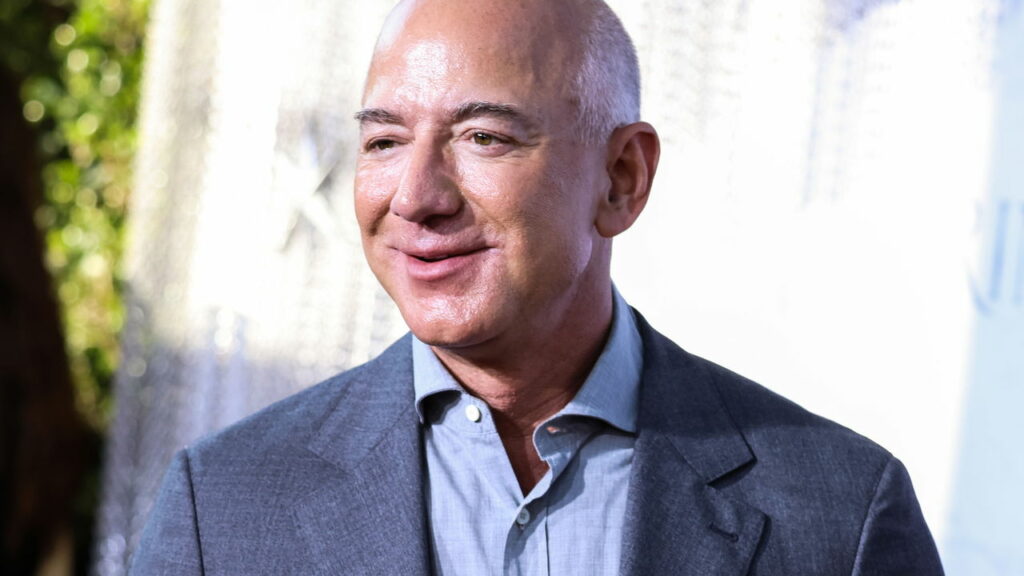 Jeff Bezos abre mão de ações da Amazon, entenda