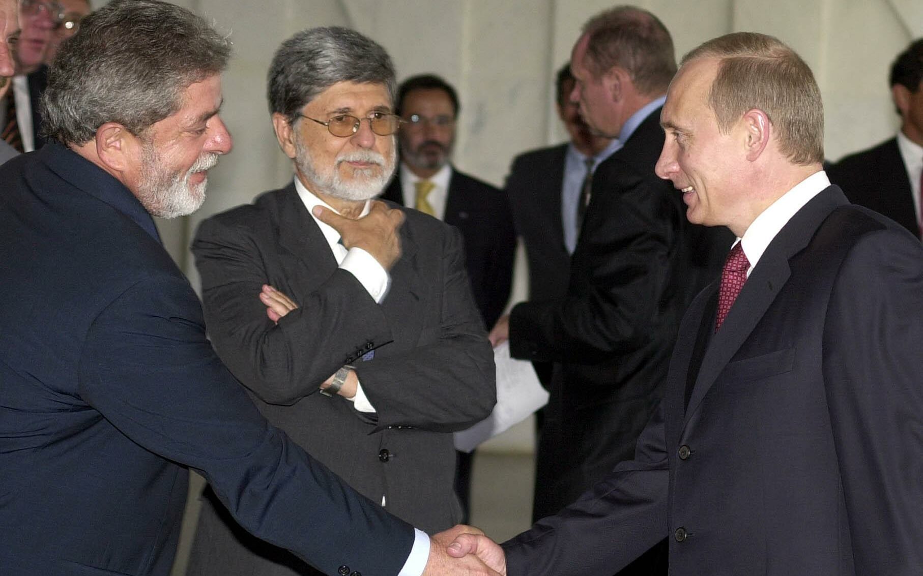 Rocha e Facure na Crusoé: Brasil contraria a própria história