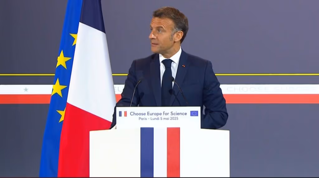Macron critica política de Trump contra pesquisas