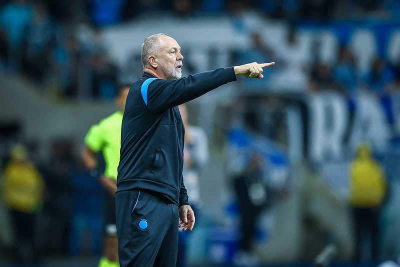 Tragédia tira Mano Menezes do jogo do Grêmio