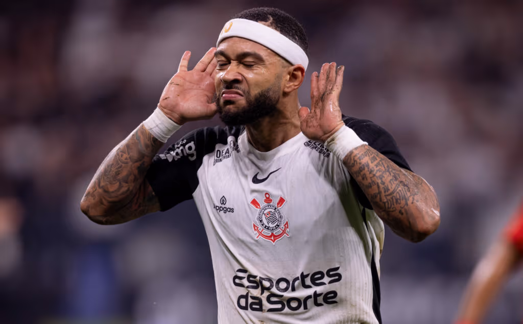 Memphis aciona Corinthians na justiça para cobrar dívida e ameaça não se apresentar