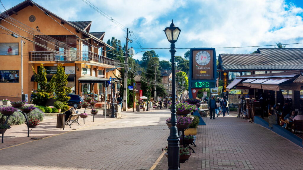 Esse interior com chalés em MG é o refúgio mais desejado do momento