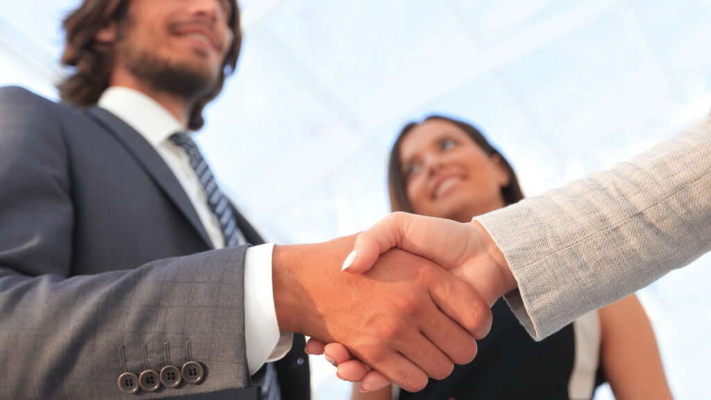 O que significa não cumprimentar uma pessoa, segundo a psicologia.