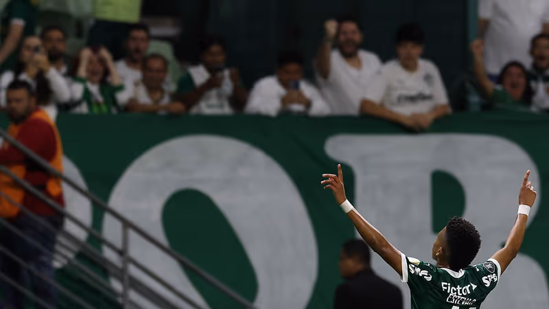 Palmeiras desfila com goleada na despedida de Estêvão