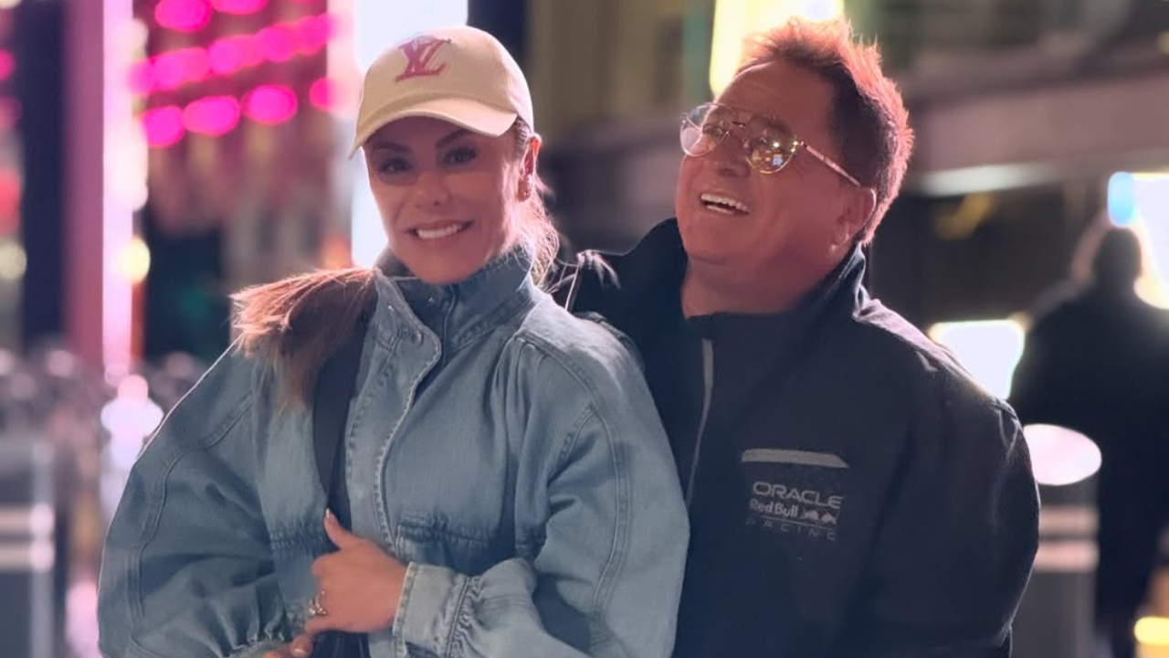 Esposa de Leonardo explica ausência do cantor no especial da Globo