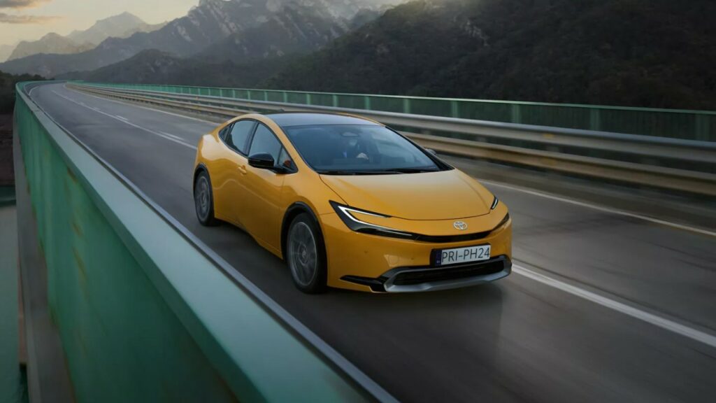 Carros econômicos que fazem mais de 20 km por litro viram xodó dos brasileiros