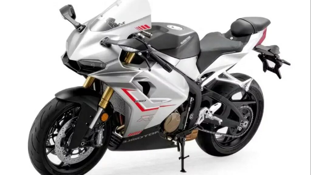 QJMotor SRK 650 R desafia Honda e Kawasaki com motor de 117 cv