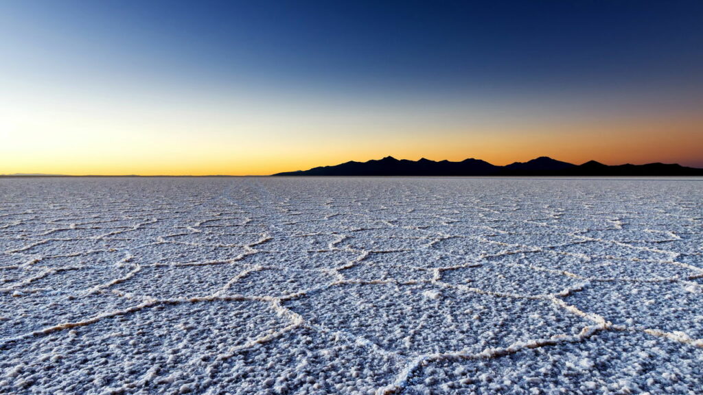 O deserto mais surreal do mundo é coberto de sal