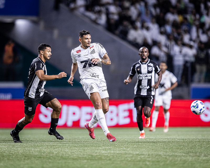 Santos é vaiado e Neymar homenageado após empate e vice-lanterna do Brasileirão