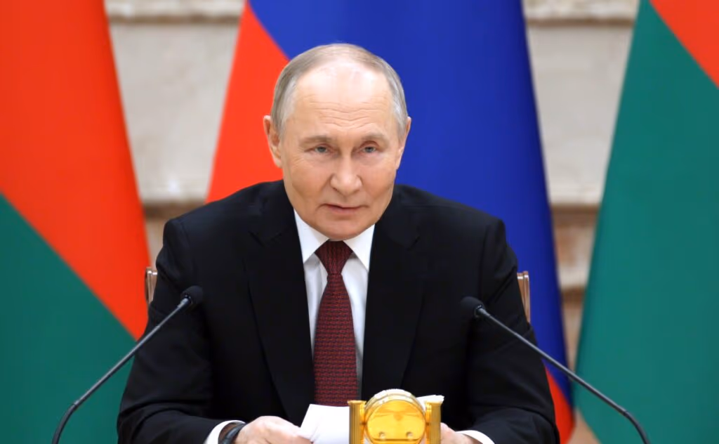 Crusoé: Putin faz homenagem a Stalin