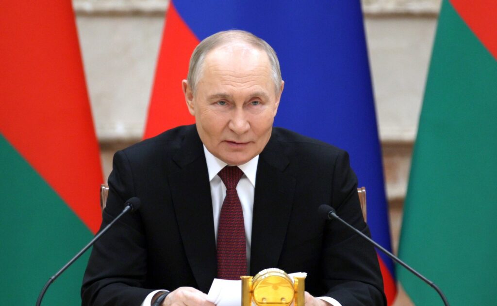 Crusoé: Putin faz homenagem a Stalin