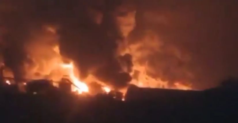 Israel bombardeia alvos Houthis em porto iemenita