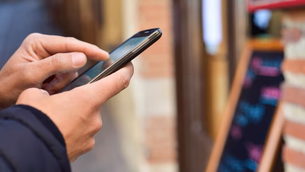 Dicas práticas de como proteger aplicativos bancários no celular
