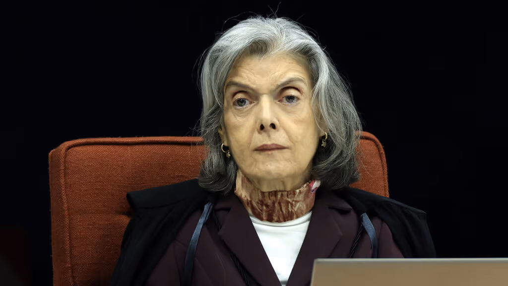 Cármen Lúcia defende mais mulheres no STF: “52% da população”