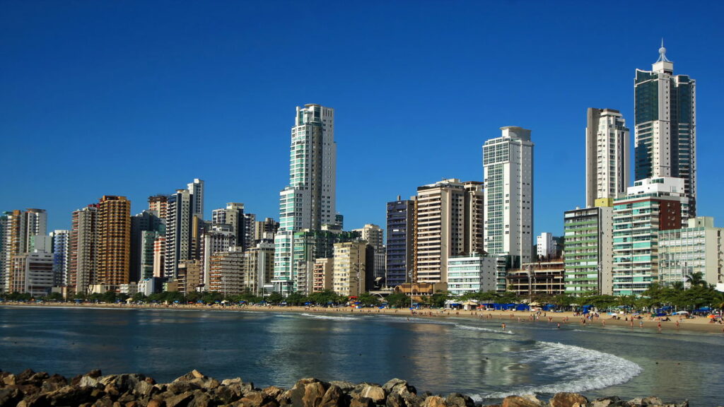 Essa cidade pequena cobra mais por metro quadrado que São Paulo
