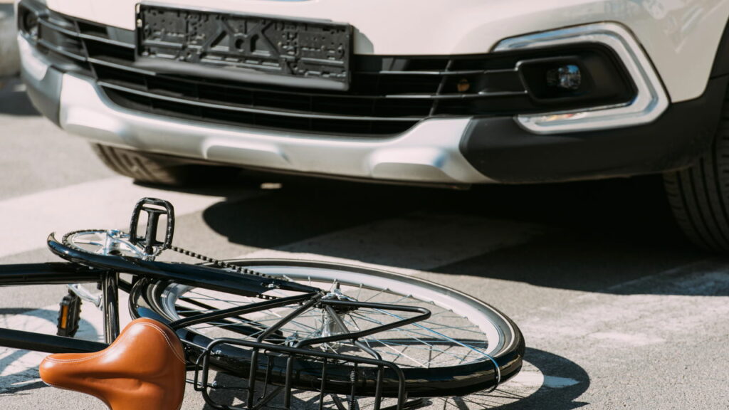 Esses cuidados ao transportar bicicletas no carro evitam multas