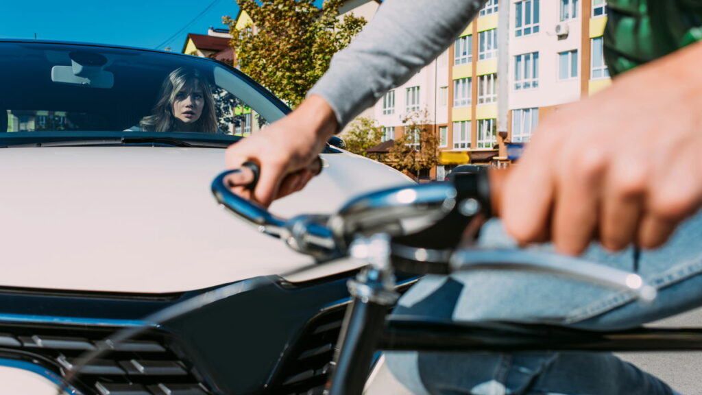 Esses cuidados ao transportar bicicletas no carro evitam multas