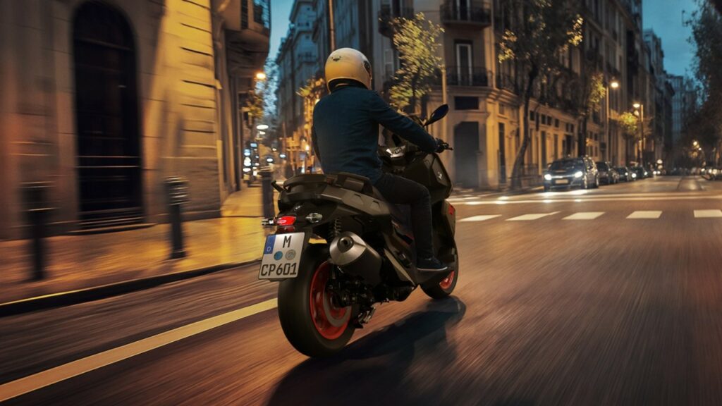 BMW lança a C 400 X 2025 e inicia nova tendência entre scooters premium

