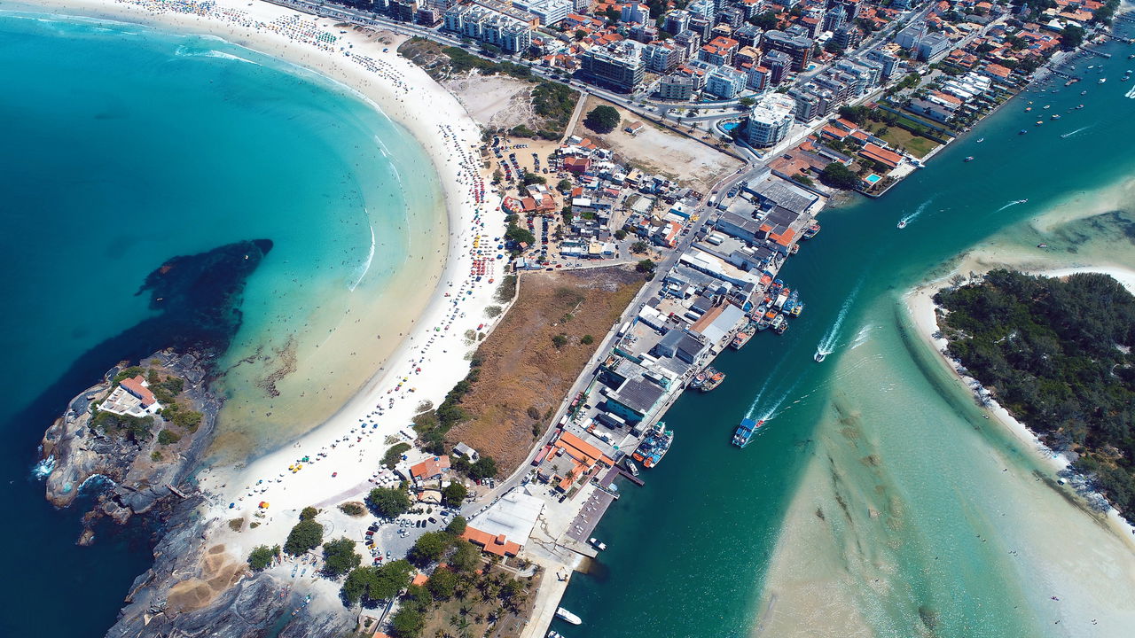 A cidade que mistura praia paradisíaca e infraestrutura surpreendente