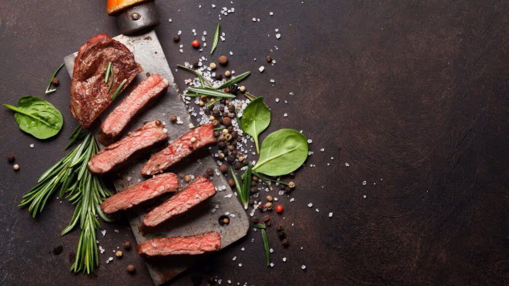 Truques para cortar carnes corretamente e manter a suculência