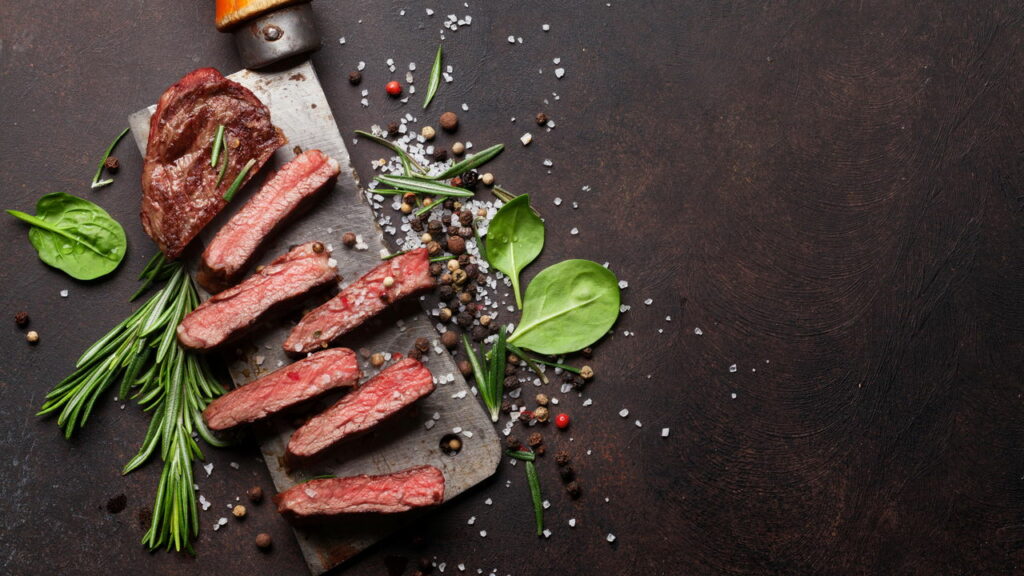 Truques para cortar carnes corretamente e manter a suculência
